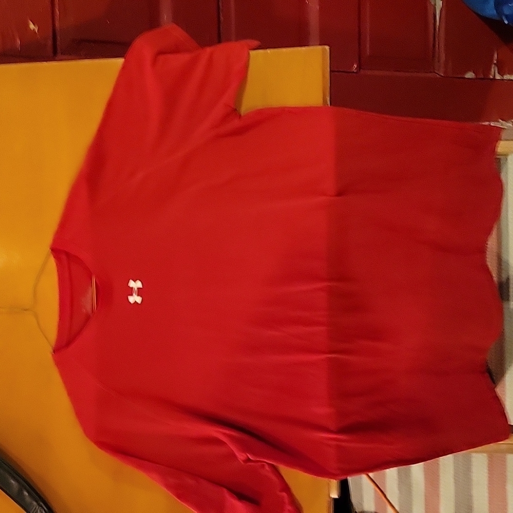 Under Armour Red XL short sleeve tee shirt heatgear